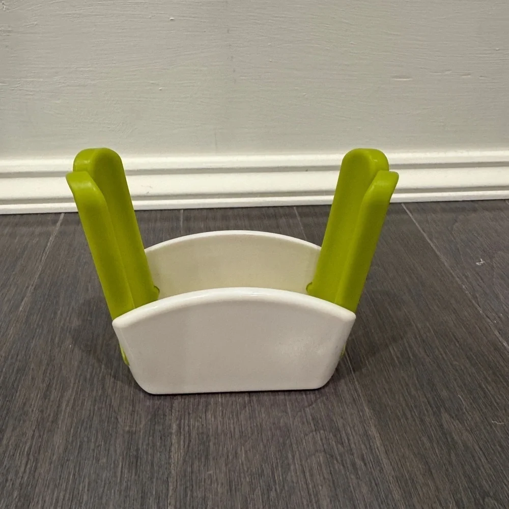 NWOT Joie Green and White Foldable Bagel Cutter